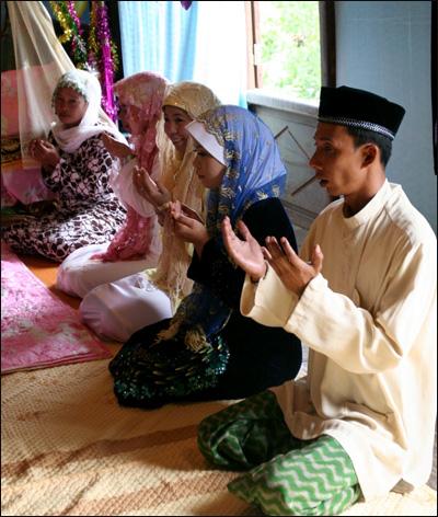 Cham ethnic wedding ceremony