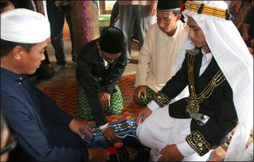 Cham ethnic wedding ceremony