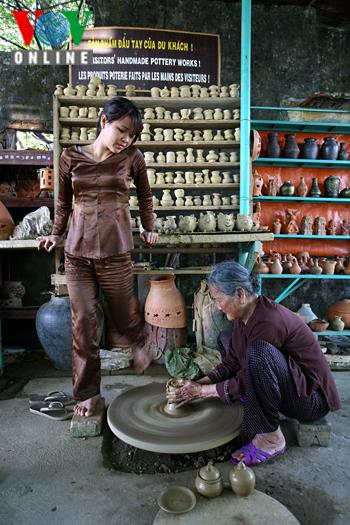 Thanh Ha Ceramic Village in Hoi An Ancient Town Thanh Ha Ceramic Village in Hoi An Ancient Town
