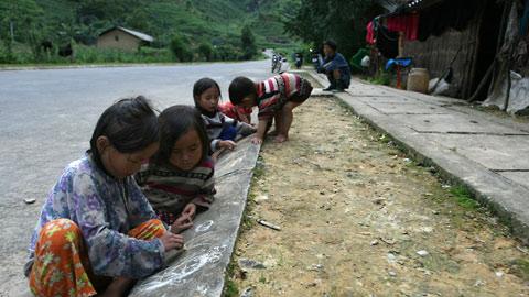 Joining Fun in Traditional games of children in Vietnam’s mountainous region Joining Fun in Traditional games of children in Vietnam’s mountainous region