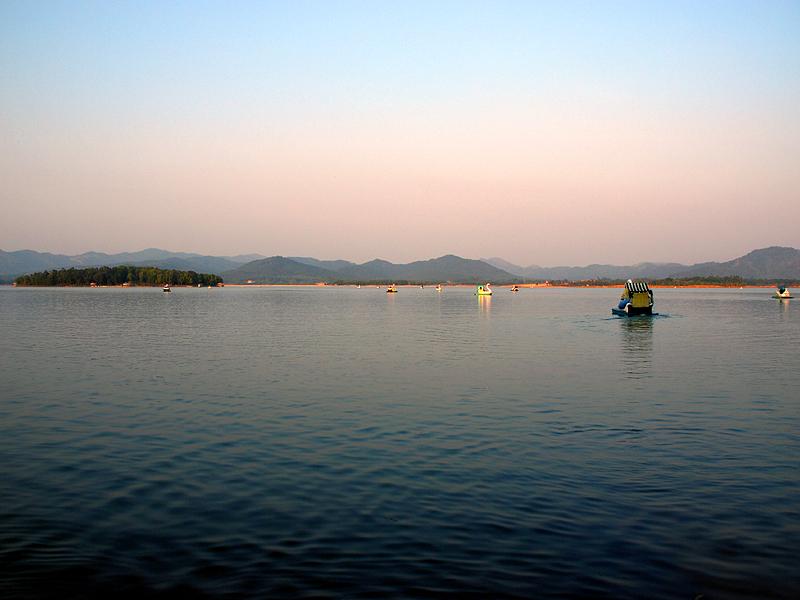 Dai Lai lake - ideal destination for weekend