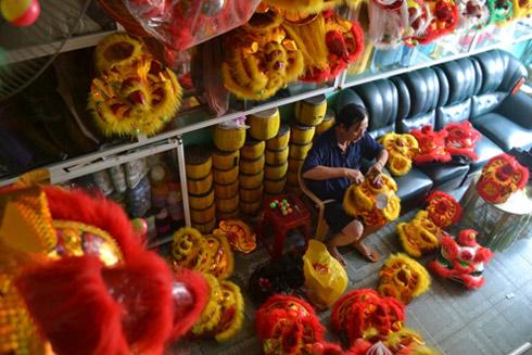 Making Unicorn and lion heads for Mid-Autumn festival in Hue city