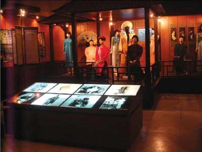 Southern Women Museum -  another view of traditional Vietnamese women