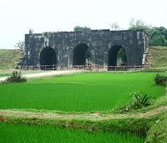 Ho Dynasty Citadel attracts many tourists