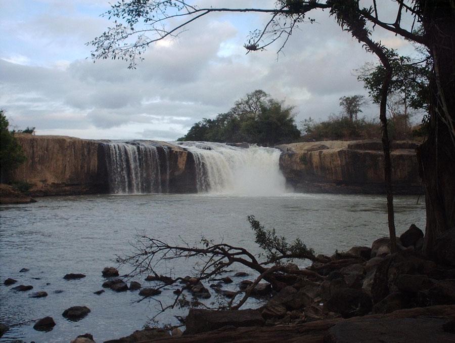 Trinh Nu Waterfall