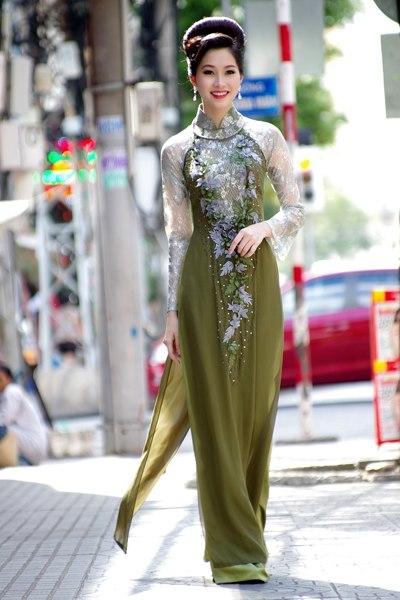 Miss Vietnam, Thu Thao, ao dai, Vo Viet Chung, Saigon, street