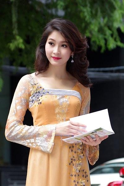 Miss Vietnam, Thu Thao, ao dai, Vo Viet Chung, Saigon, street