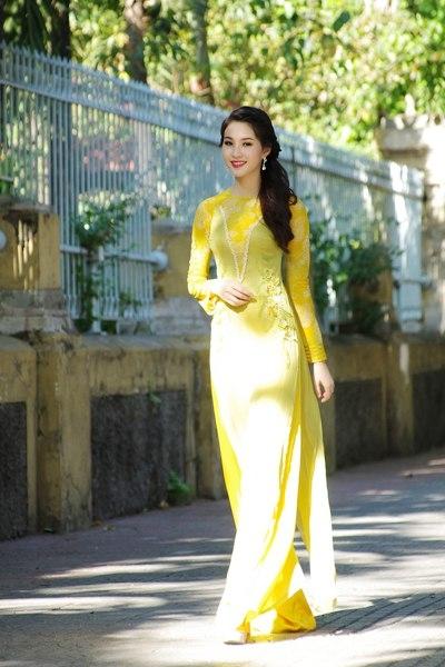 Miss Vietnam, Thu Thao, ao dai, Vo Viet Chung, Saigon, street