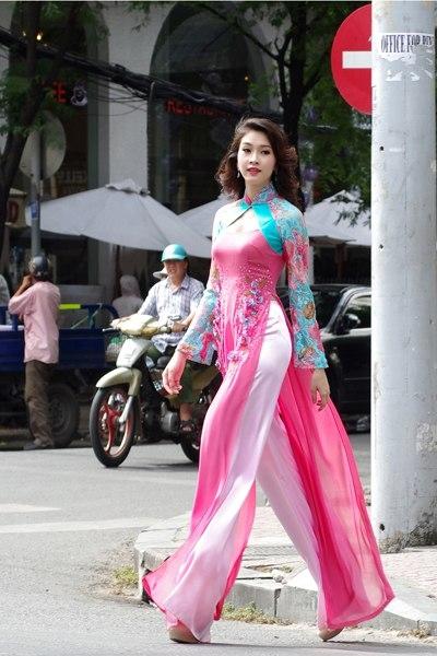 Miss Vietnam, Thu Thao, ao dai, Vo Viet Chung, Saigon, street