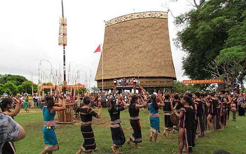 Rong House- Kon Tum with An Imposing Traditional Beauty