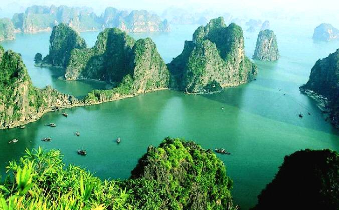 Photo exhibition on Ha Long Bay opens in France 