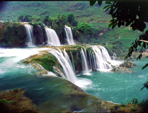 The experiences travel to Cao Bang 